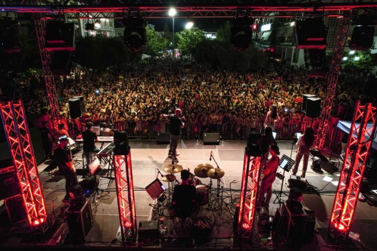 Τεράστια επιτυχία η συναυλία των Stavento-Ήβη Αδάμου στην πλατεία της πόλης